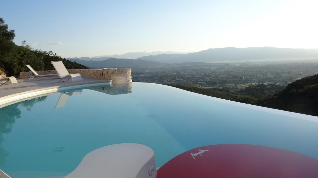 Villetta Farfallina "The Unique Property In The World With An Openable Roof" ลุคคา ภายนอก รูปภาพ