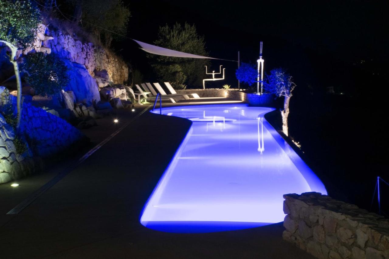 Villetta Farfallina "The Unique Property In The World With An Openable Roof" ลุคคา ภายนอก รูปภาพ