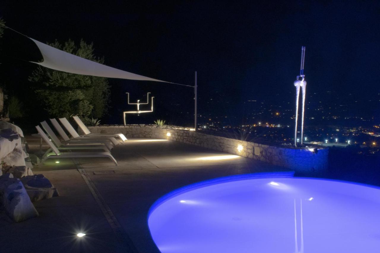 Villetta Farfallina "The Unique Property In The World With An Openable Roof" ลุคคา ภายนอก รูปภาพ