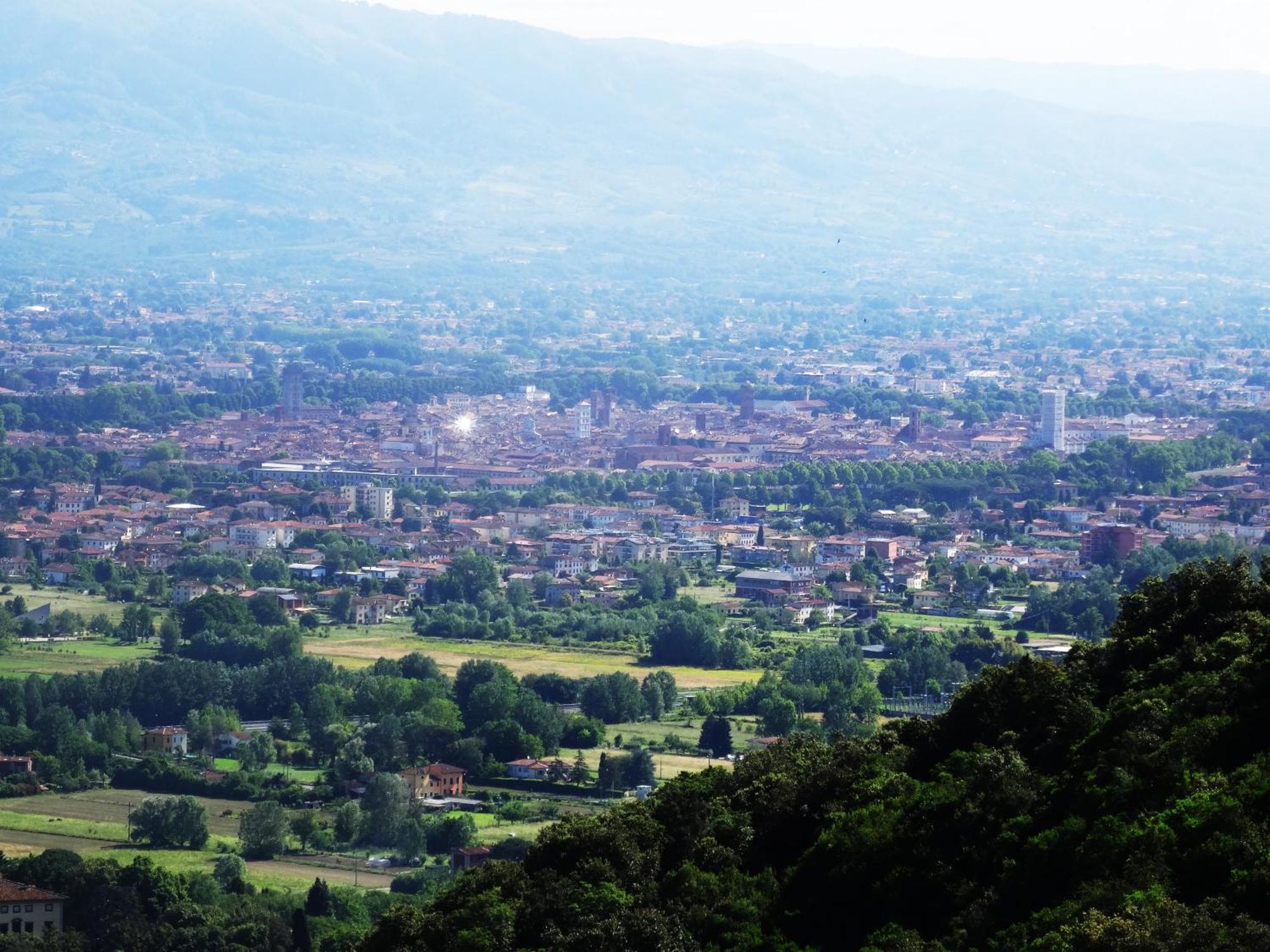 Villetta Farfallina "The Unique Property In The World With An Openable Roof" ลุคคา ภายนอก รูปภาพ